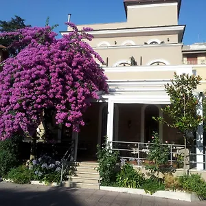 https://villa-pirandello.it-romehotels.com
